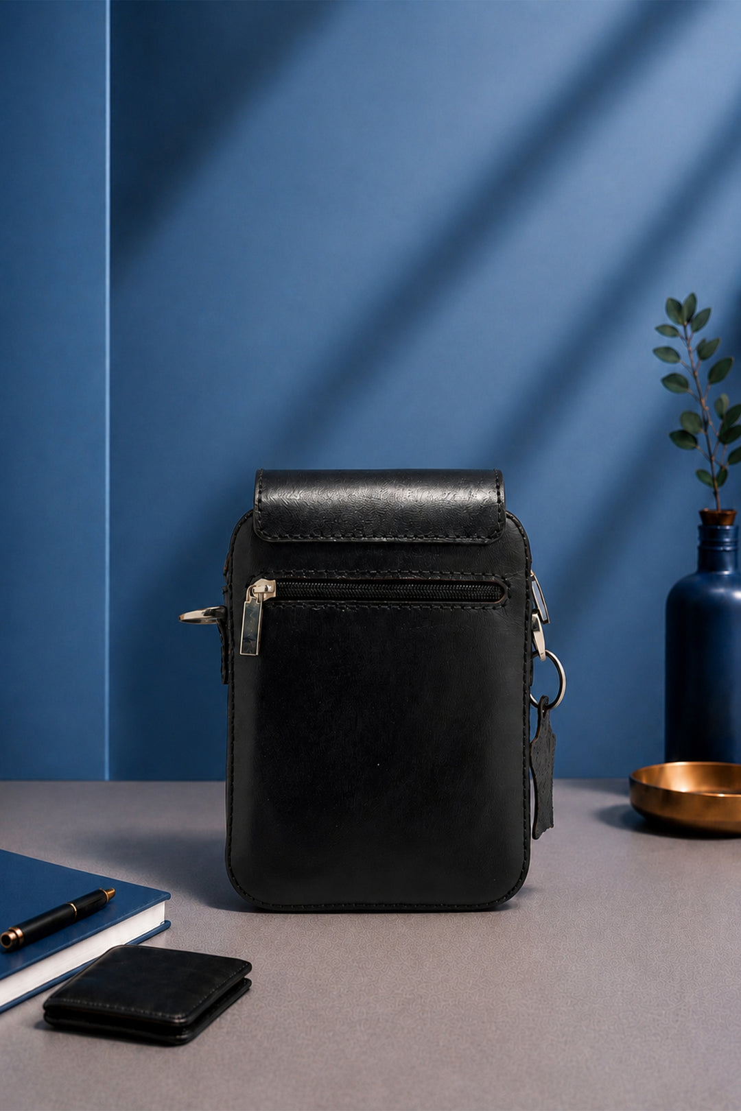 Jordon Men's Genuine Leather Side Messenger Bag - Black