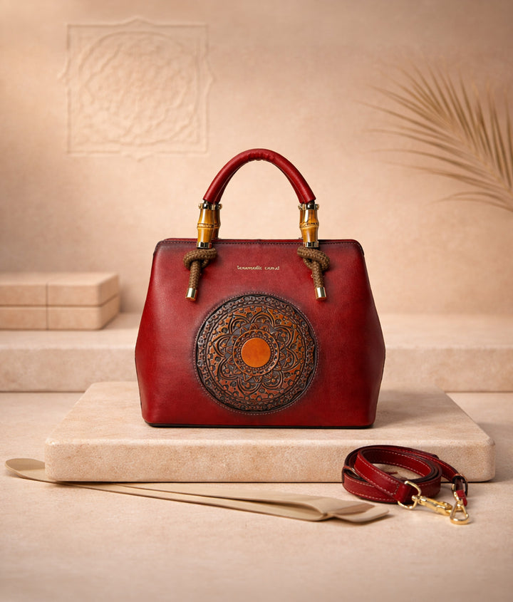 حقيبة يد نسائية من الجلد الطبيعي من ليلى - أحمر قرمزي