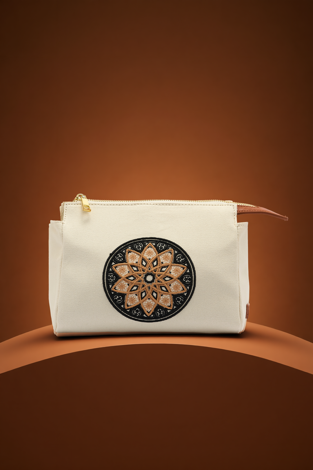 The Chandelier Pouch – Ivory & Tan